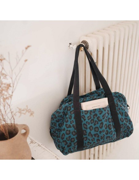 Fées et Pirates - Sac à langer Raphael leopard bleu - Rose in April